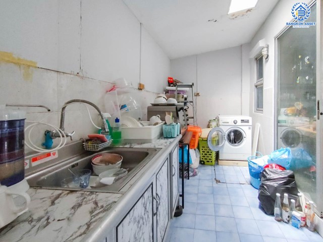 ทาวน์เฮ้าส์มือสองย่านนนทบุรี ม.ศุภาลัยวิลล์ รัตนาธิเบศร์ หลังมุม! บนเนื้อที่ 31.1 ตร.ว. ฟังก์ชัน 4 ห้องนอน 3 ห้องน้ำ 2 ที่จอดรถ บ้านสวยทำเลดั่งทอง แถมฟรี! 4 เครื่องปรับอากาศ 1 เครื่องทำน้ำอุ่น ใกล้รถไฟฟ้าสายสีม่วง "สถานีศูนย์ราชการนนทบุรี" และทางด่วน "งามวงศ์วาน" จองเลยตอนนี้